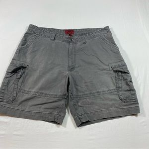 Foundry Men’s Cargo Shorts Size 44 Olive Green Cargo shorts 6 Pockets Zip Shorts